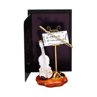 Violin og nodestativ på stand, reutters