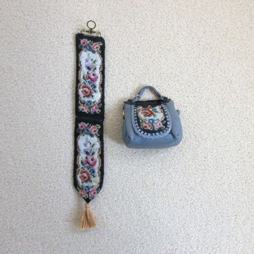 Håndbroderet blomster 2 stk. til f.eks. lav selv klokkestreng