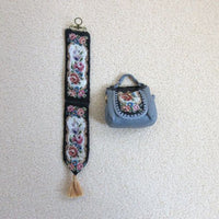 Håndbroderet blomster 2 stk. til f.eks. lav selv klokkestreng