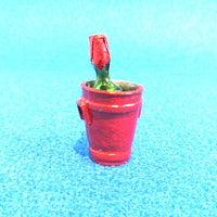 Champagnekøler med champagne, ræd metal