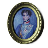 Ung mand i uniform oval ,,guldramme"
