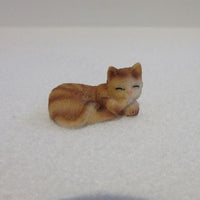 Liggende kat mysan, resin