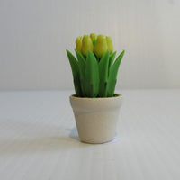 Tulipaner i hvid krukke