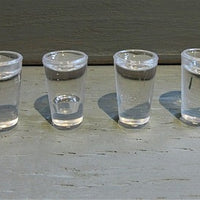 Glas m/ ,,vand" 4 stk. ,,plast"