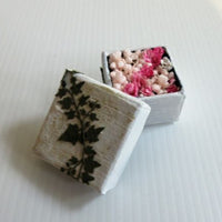 Gave-blomst hvid m/ papir-roser