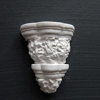 Appliques, gips H: 3,6 cm B: 2,8 cm