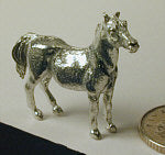 Hest, stående hoppe, metal