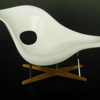Eames la Chaise