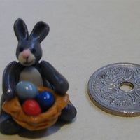 Hare m/ kurv grå 15x20 mm