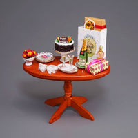 Fødselsdagsbord med gaver, champagne og kage