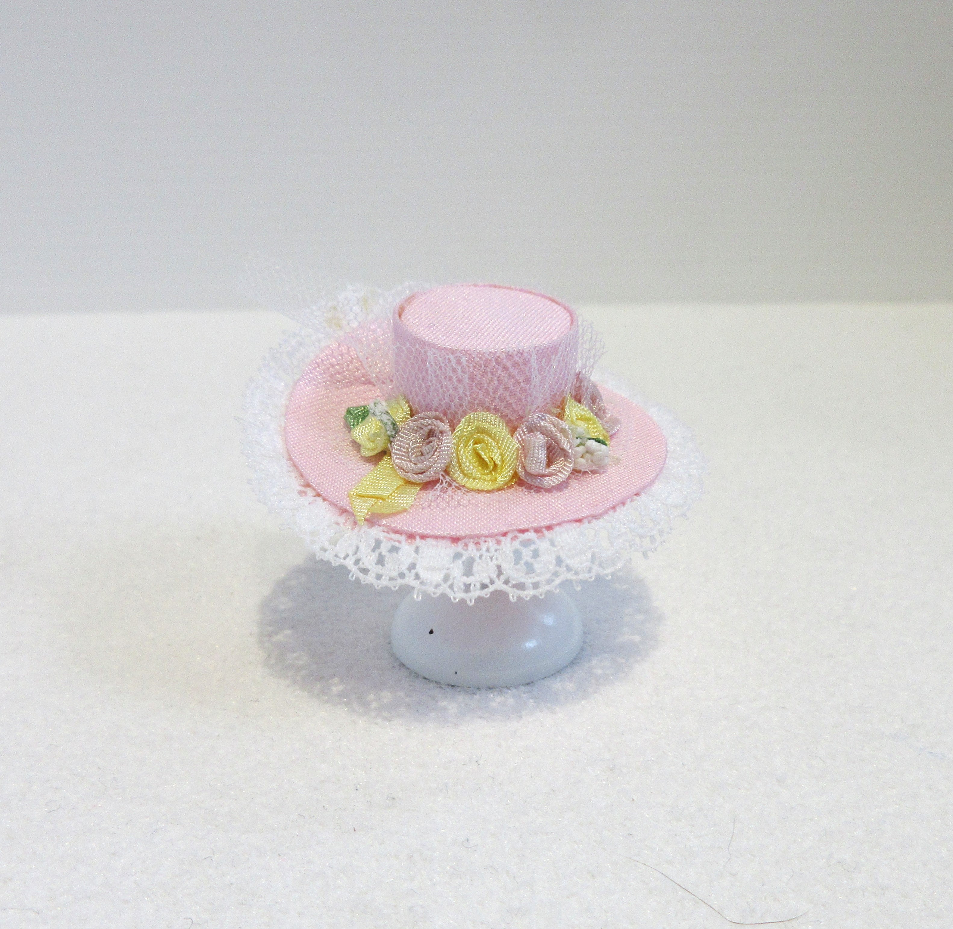 Pink hat + stand
