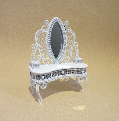 Toiletmøbel, hvid metal