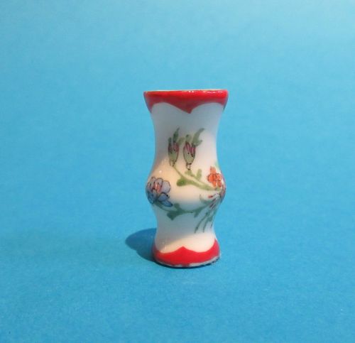 Vase, bespaq håndmalet porcelæn ,, blumen"