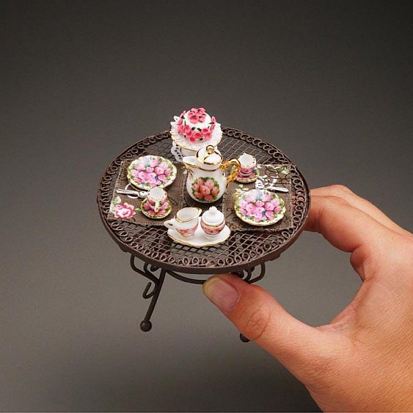 Havebord med kaffe og lagkage, Rose porcelæn