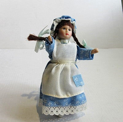 Pige i blå, porcelæn
