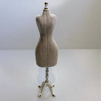 Gine - elfenbensfarvet, med blomster