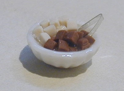 Skål m/ sukker + tang / plast