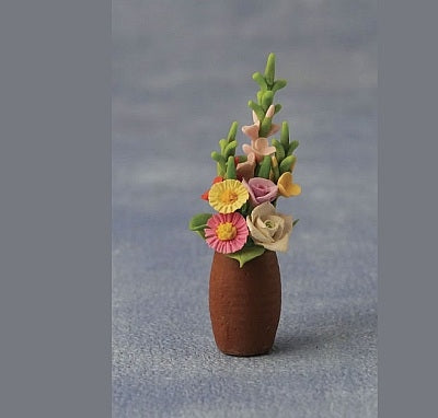 Blomster i keramikvase